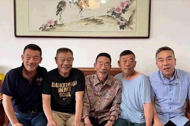 抽华子93岁的杨少华终于开始“享福”了AG旗舰厅登录首页大口吃肉大碗喝酒、爱(图4)