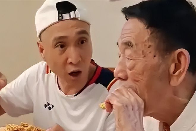 抽华子93岁的杨少华终于开始“享福”了AG旗舰厅登录首页大口吃肉大碗喝酒、爱(图10)