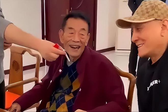 抽华子93岁的杨少华终于开始“享福”了AG旗舰厅登录首页大口吃肉大碗喝酒、爱(图20)