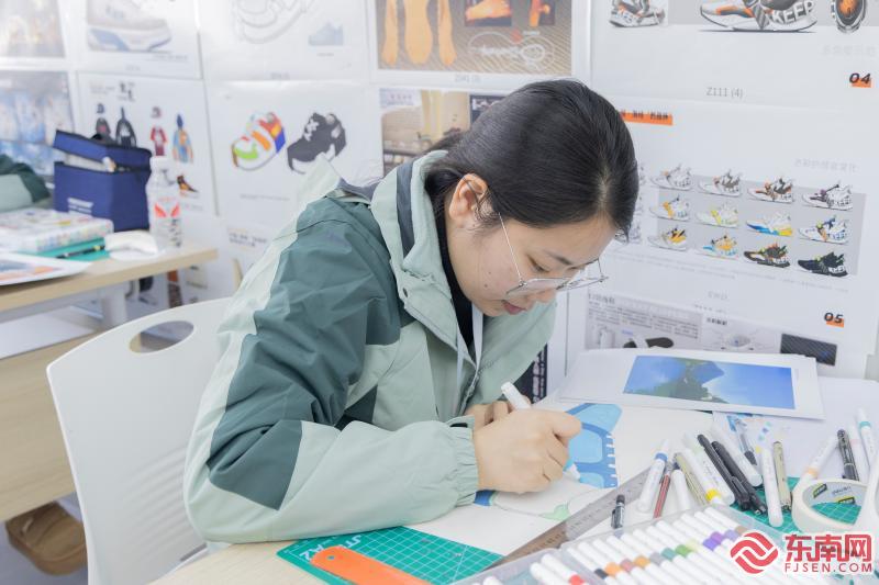 职业技能竞赛在湄洲湾职业技术学院开赛AG旗舰厅入口莆田市首届鞋类设计师(图1)