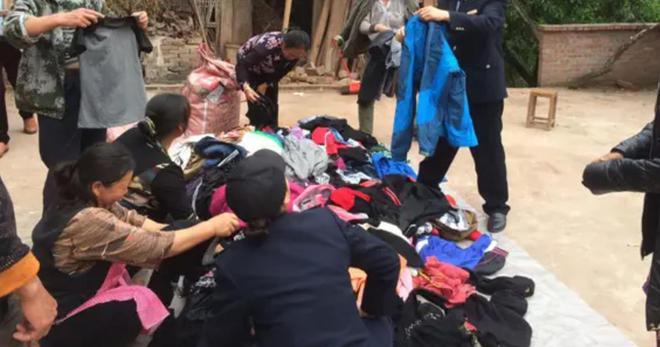 捐旧衣服被拒戳痛了多少农村人的自尊AG旗舰厅央视一套《驻站》：常胜(图27)
