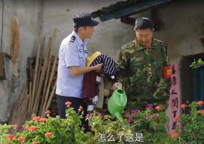捐旧衣服被拒戳痛了多少农村人的自尊AG旗舰厅央视一套《驻站》：常胜(图32)
