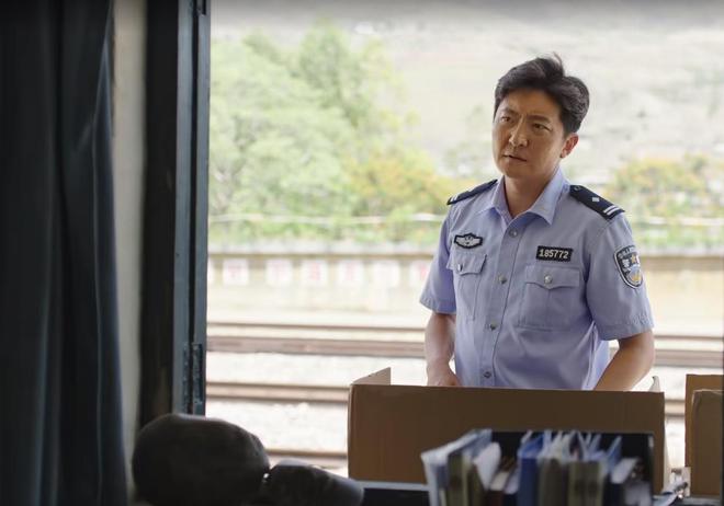 捐旧衣服被拒戳痛了多少农村人的自尊AG旗舰厅央视一套《驻站》：常胜(图7)