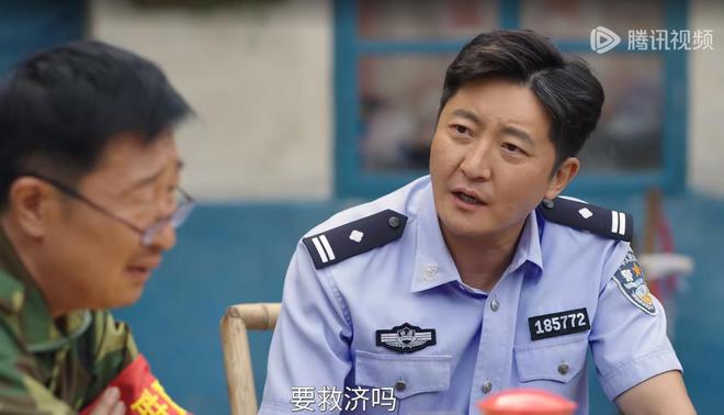 捐旧衣服被拒戳痛了多少农村人的自尊AG旗舰厅央视一套《驻站》：常胜(图8)