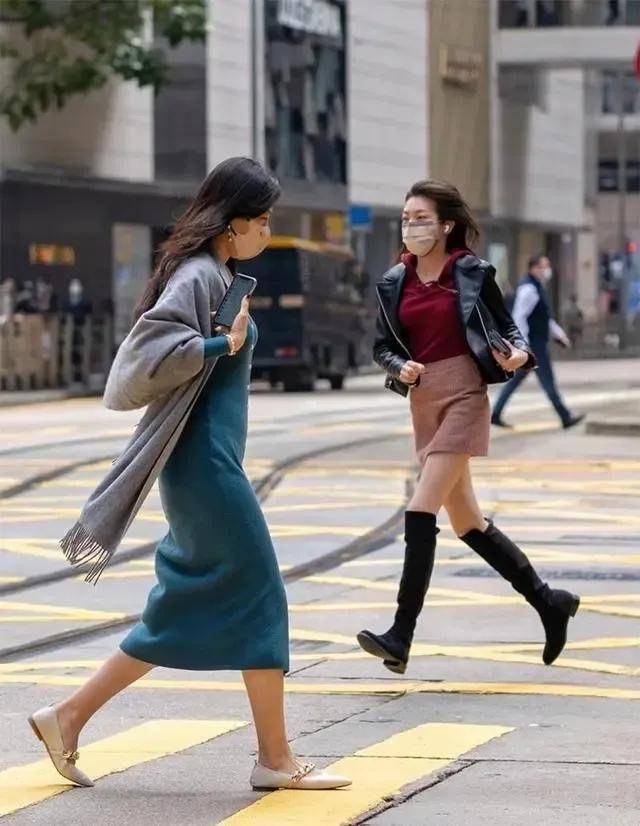 “裙不上膝、鞋不带跟”却个个洋气又时髦AG旗舰厅入口去了香港才发现满街都是(图5)