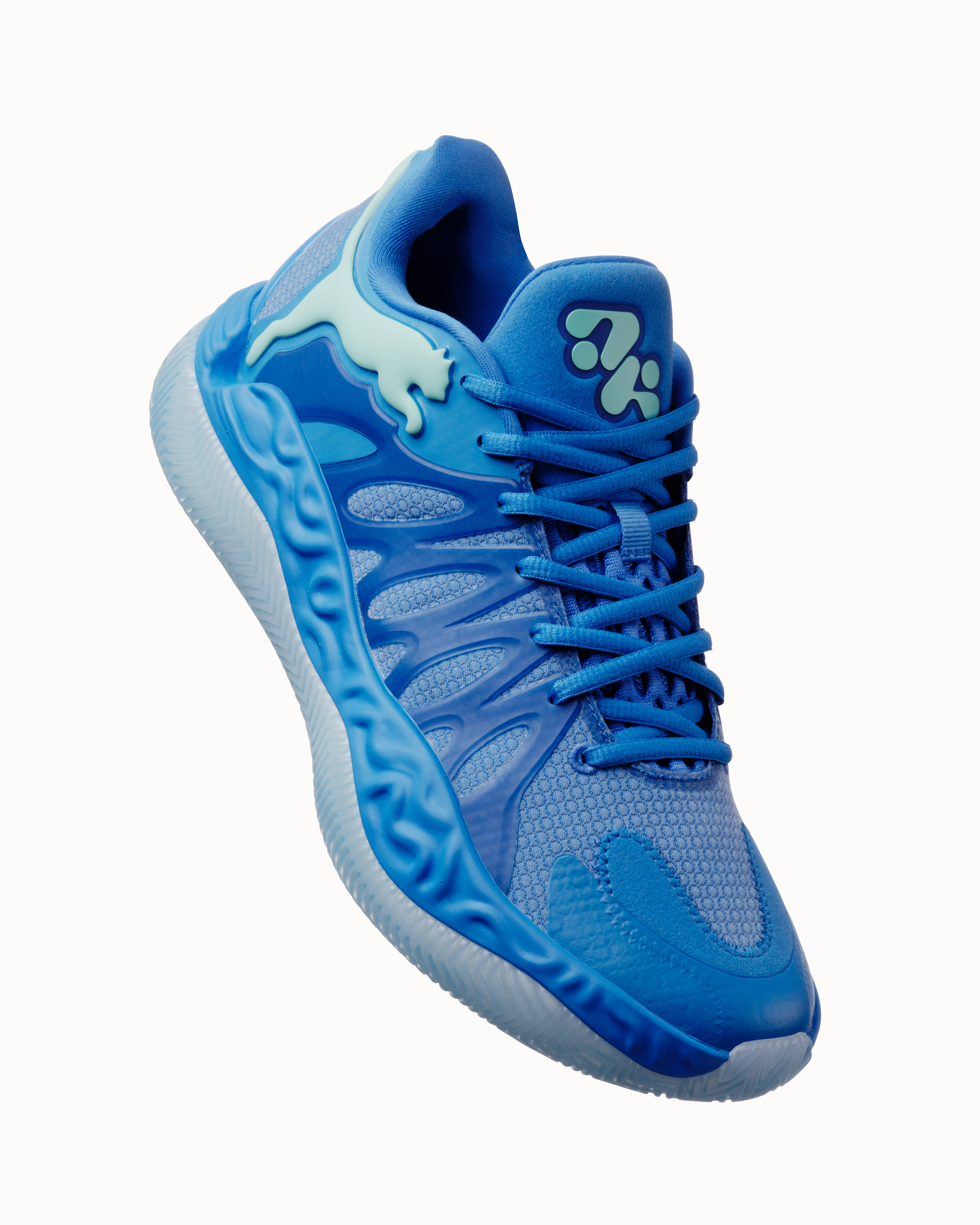 签名鞋藏着百折不挠的「新鲜」力量AG旗舰厅入口哈利伯顿的蓝色首发(图5)