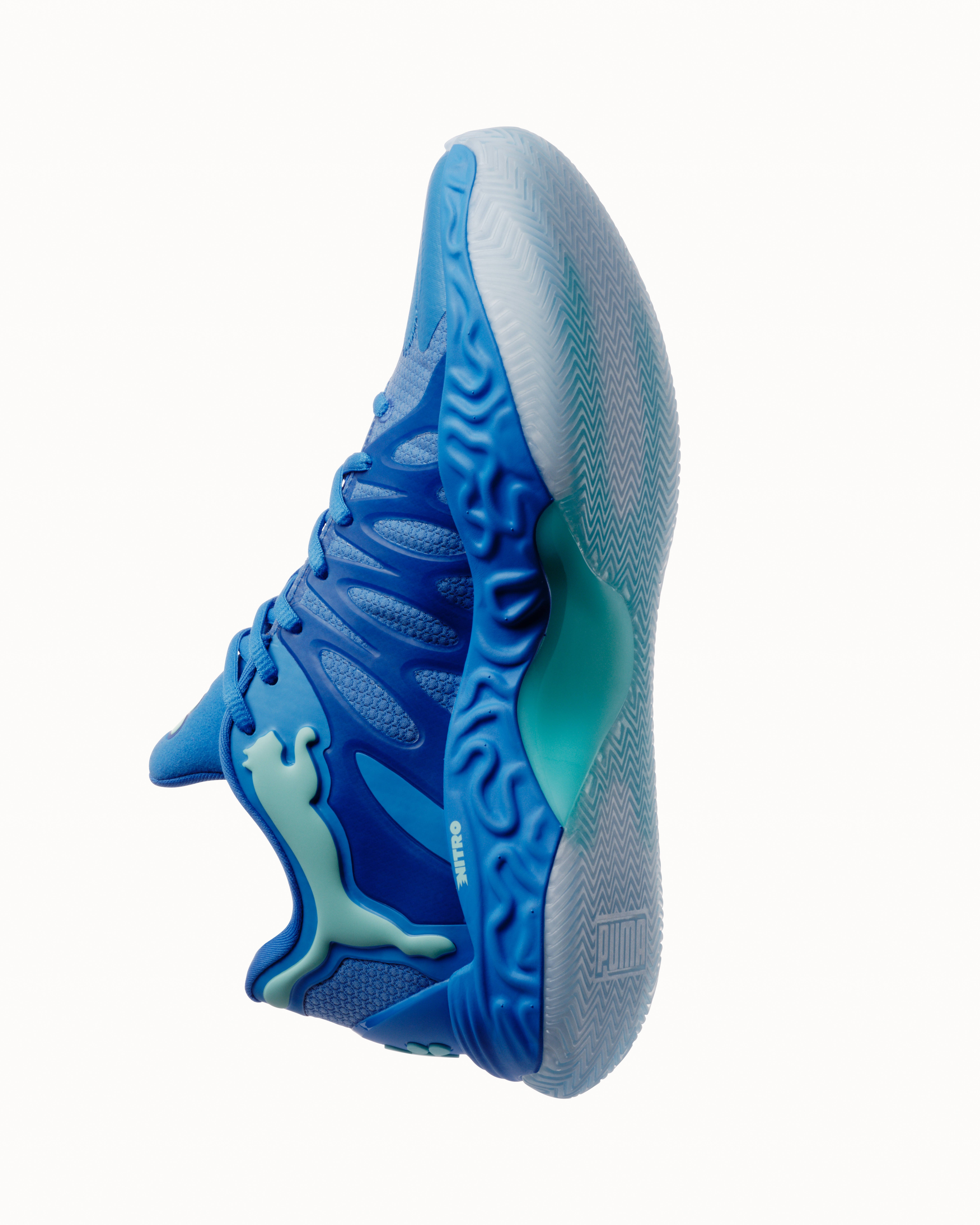 签名鞋藏着百折不挠的「新鲜」力量AG旗舰厅入口哈利伯顿的蓝色首发(图6)