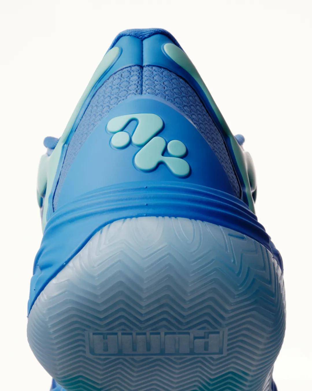 签名鞋藏着百折不挠的「新鲜」力量AG旗舰厅入口哈利伯顿的蓝色首发(图8)